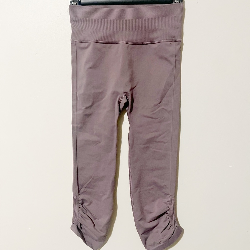Lululemon Mauve Scalloped Cropped & Cinched Leggings